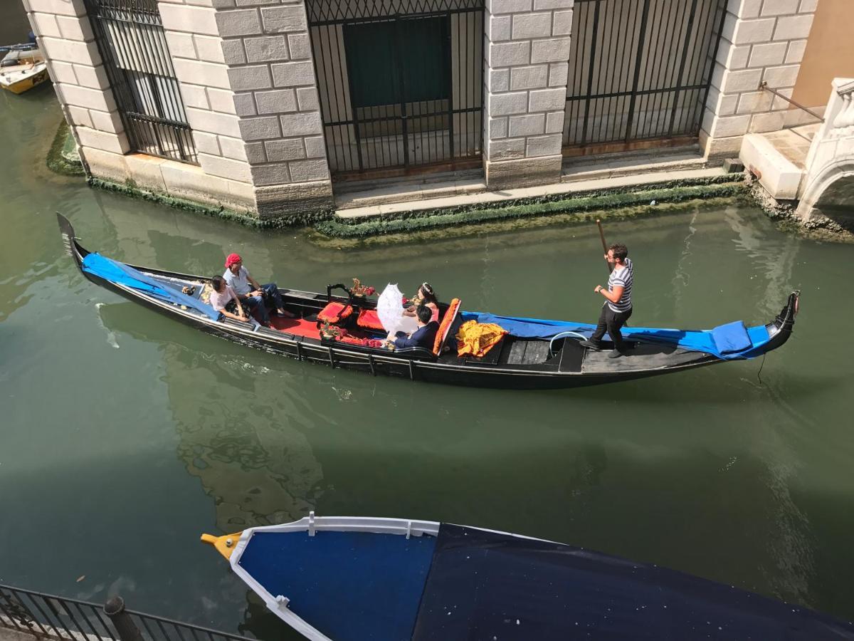 B&B Al Teatro With Canal View Venezia Eksteriør bilde