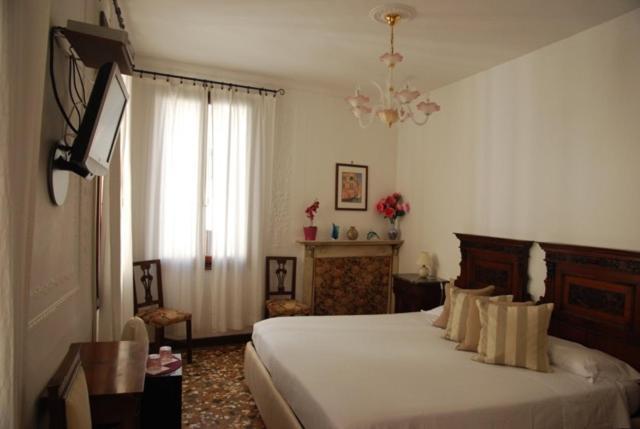 B&B Al Teatro With Canal View Venezia Eksteriør bilde