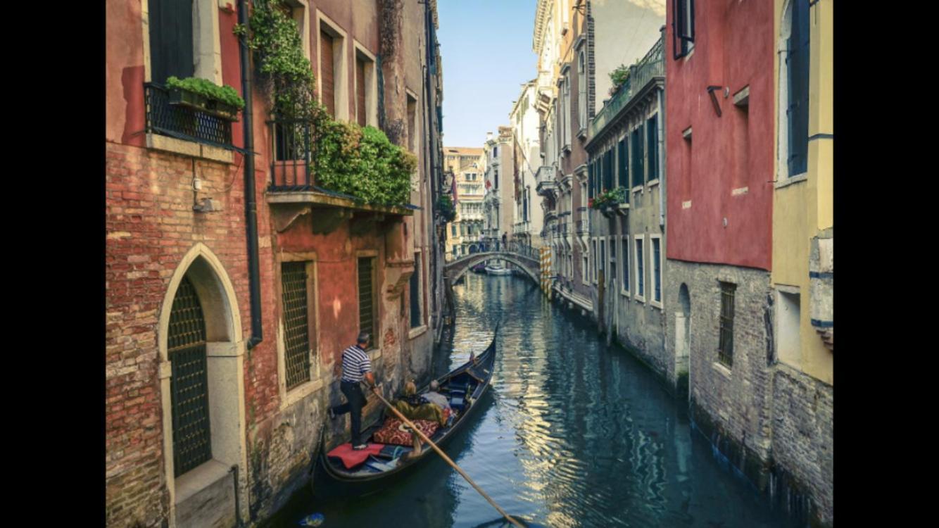 B&B Al Teatro With Canal View Venezia Eksteriør bilde